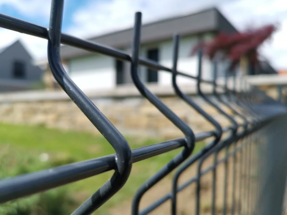 postavitev in montaža panelne ograje