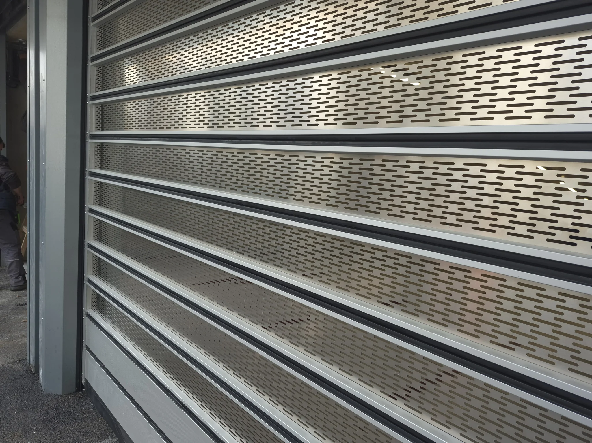 Spiralna hitrotekoča vrata